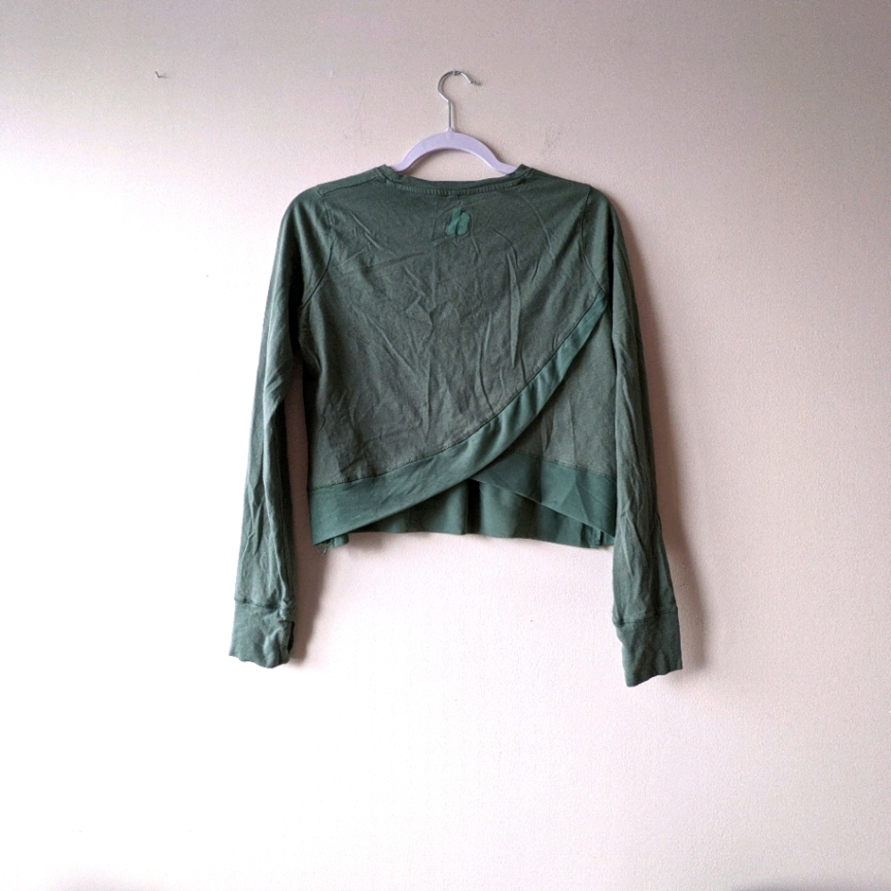 HyprWear Cropped Longsleeved Workout Tee